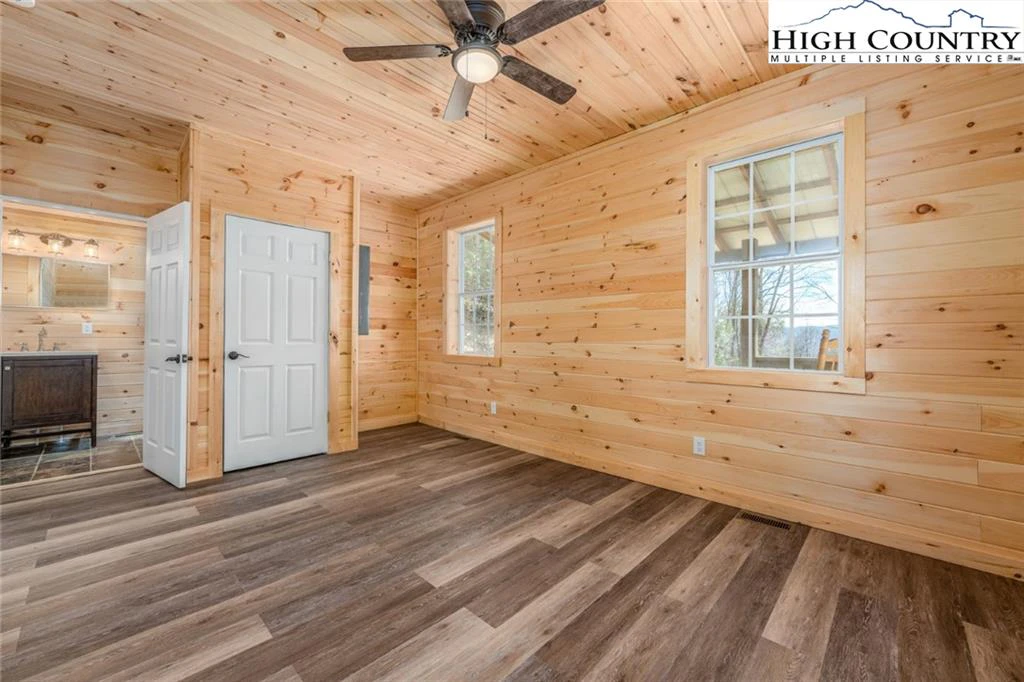 Image number 3 for the current listing