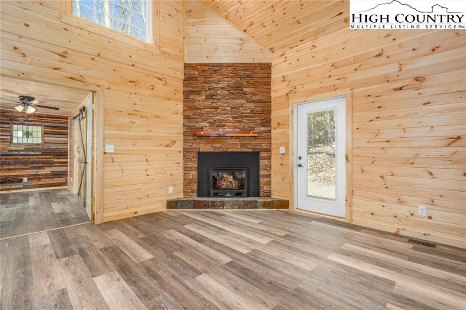 Image number 4 for the current listing