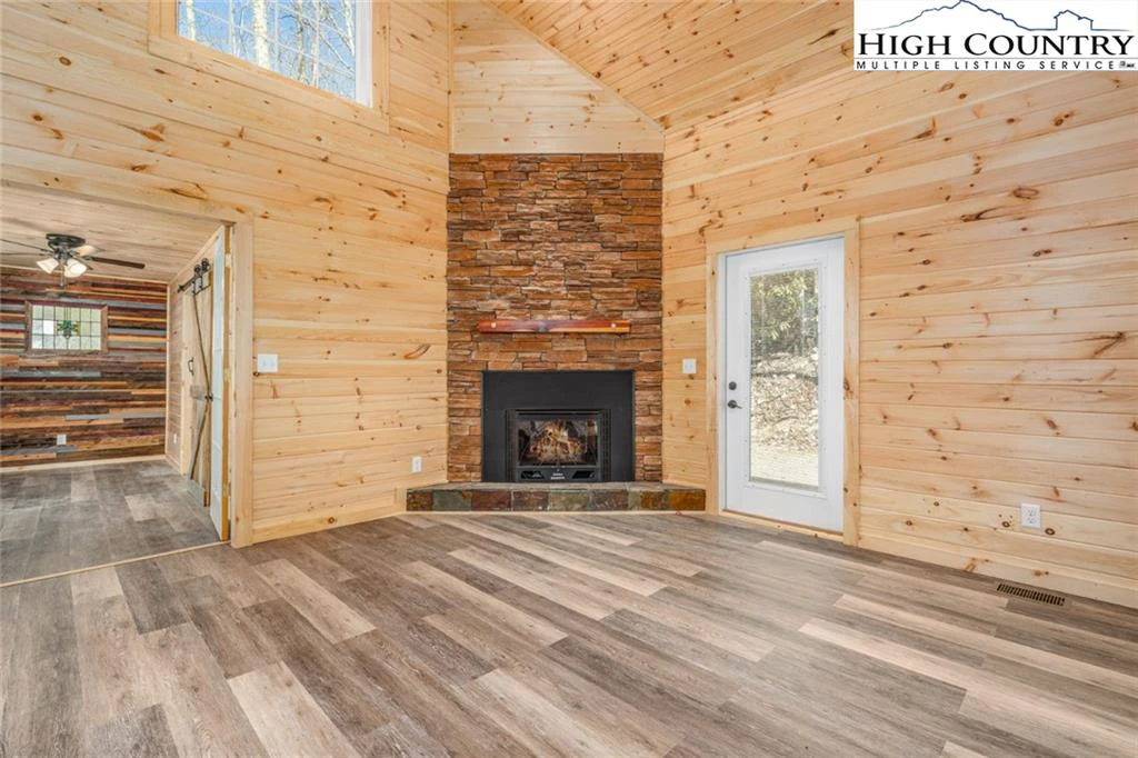 Image number 4 for the current listing
