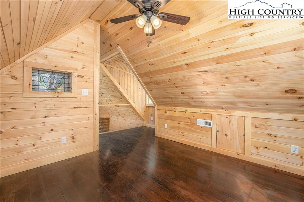 Image number 13 for the current listing