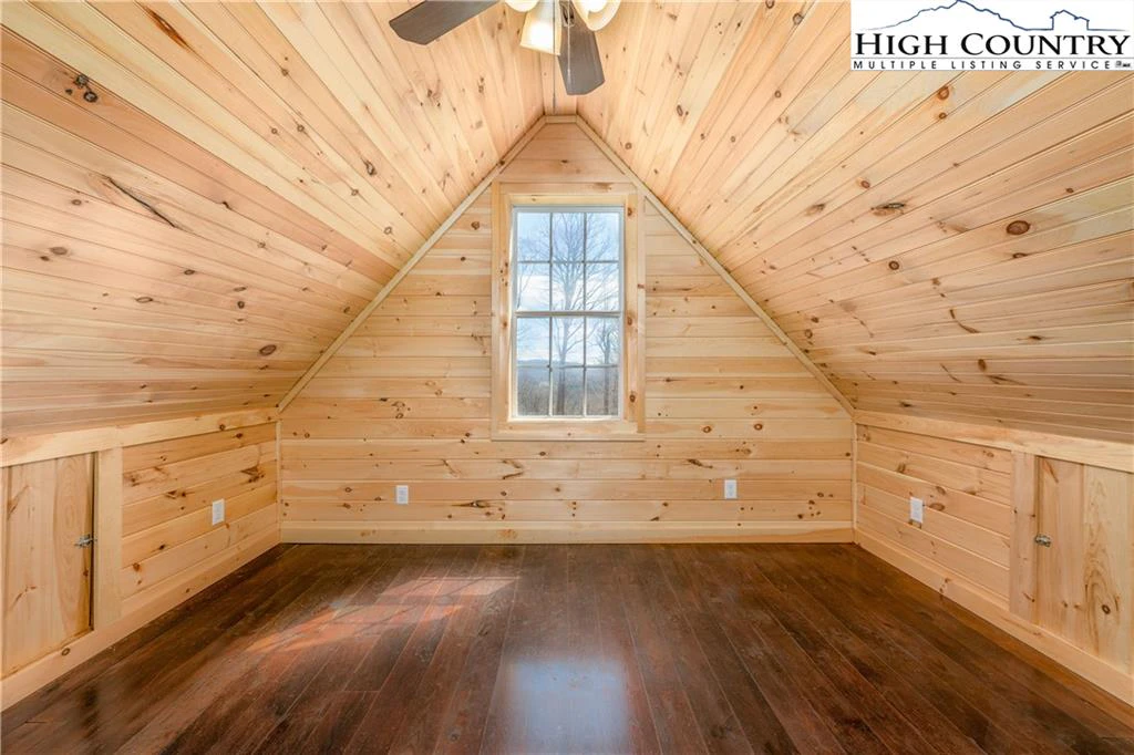 Image number 2 for the current listing