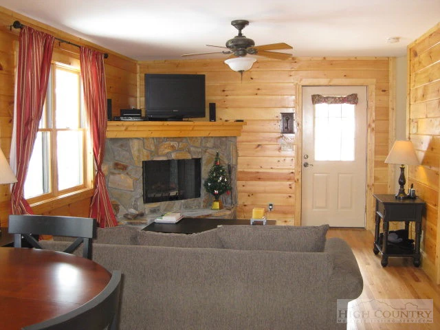 Image number 3 for the current listing
