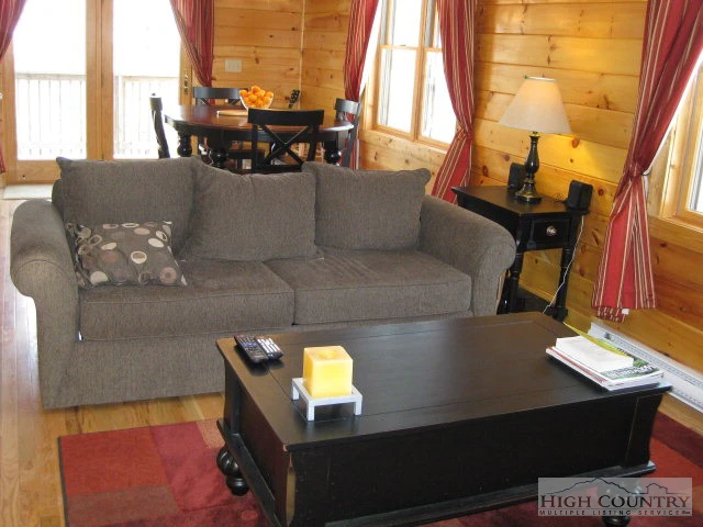 Image number 4 for the current listing