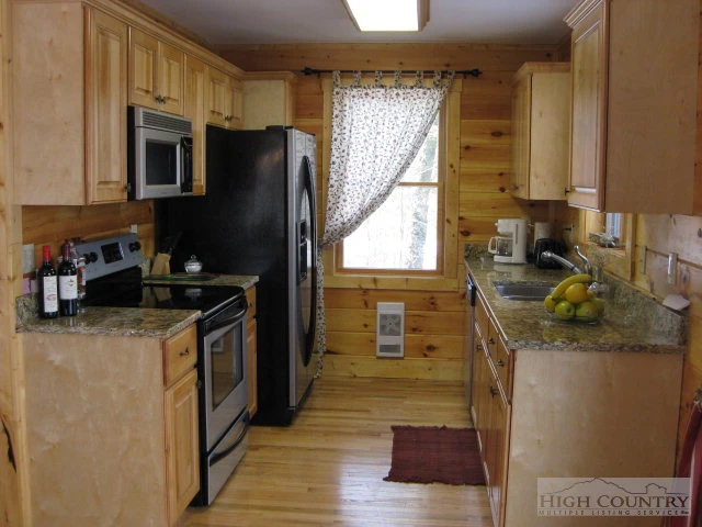 Image number 5 for the current listing