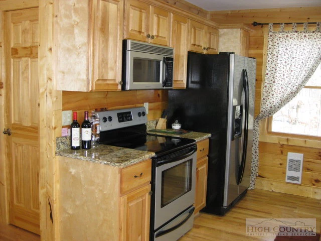 Image number 6 for the current listing