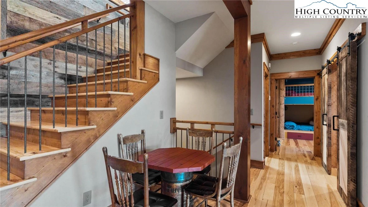 Image number 3 for the current listing