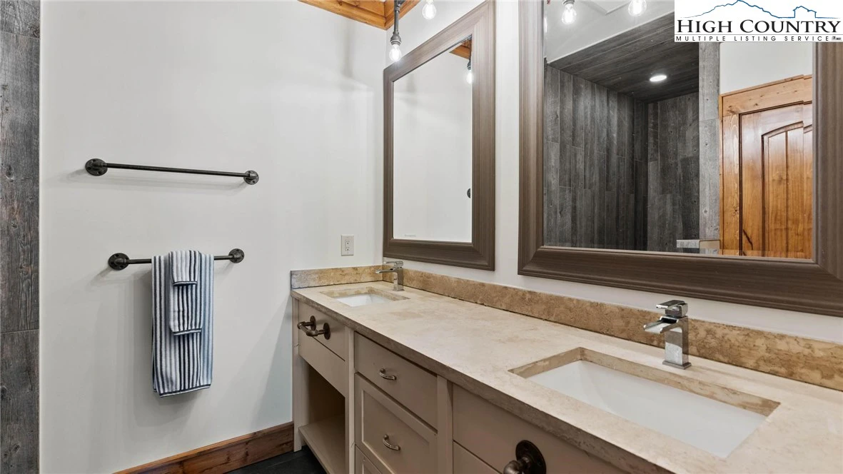 Image number 7 for the current listing