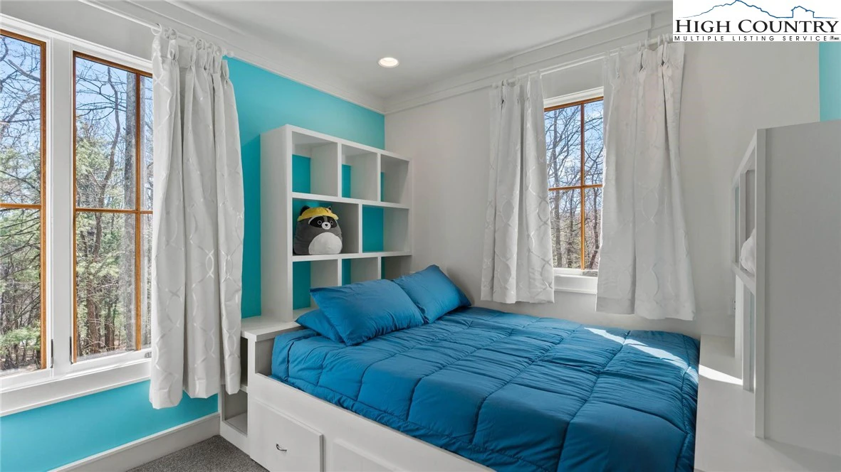 Image number 8 for the current listing