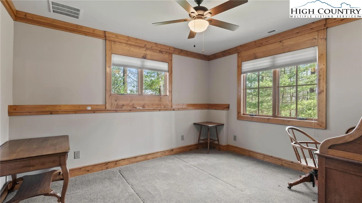 Image number 15 for the current listing