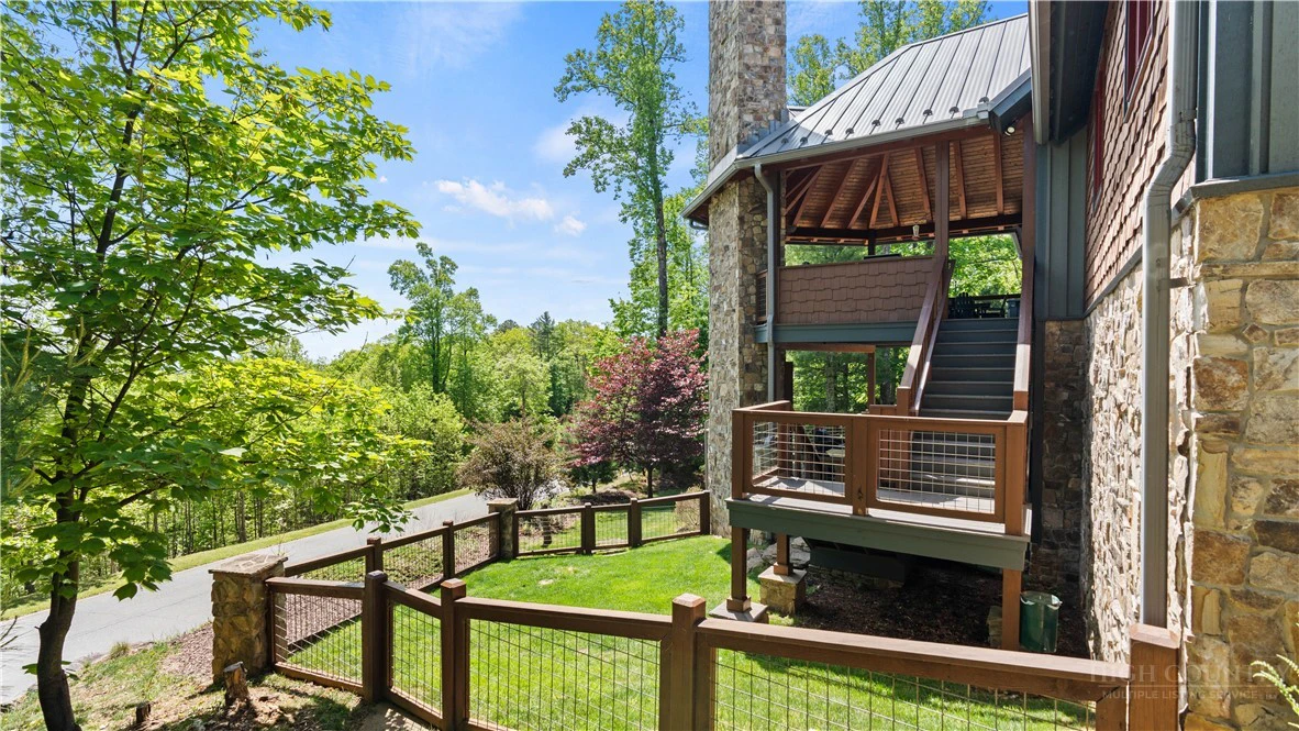 Image number 18 for the current listing
