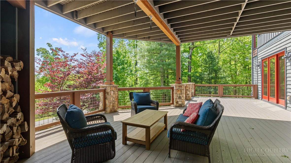 Image number 19 for the current listing