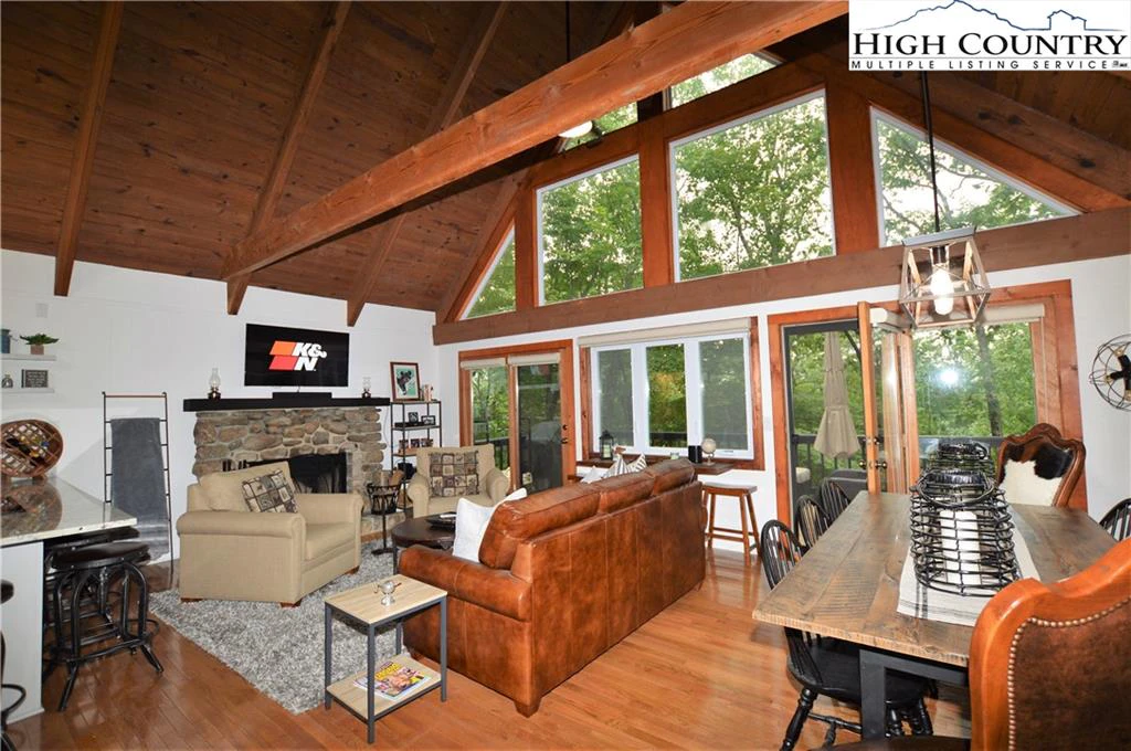 Image number 1 for the current listing