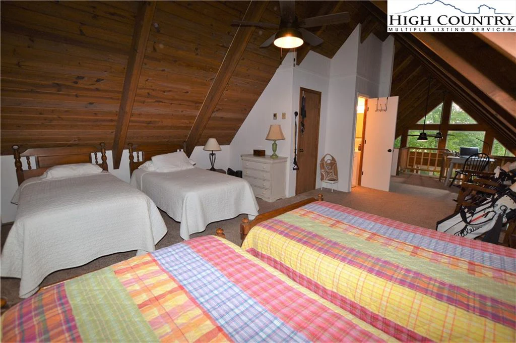 Image number 9 for the current listing