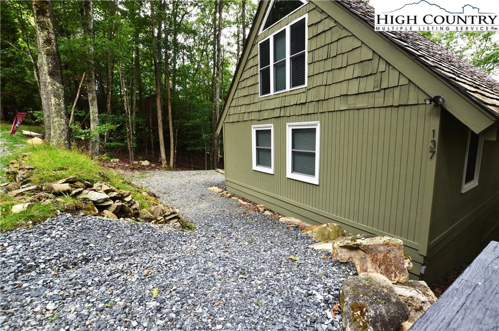 Image number 13 for the current listing