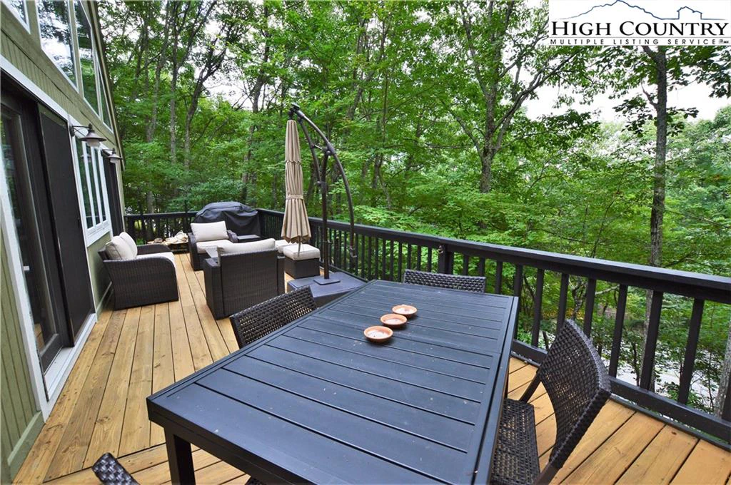 Image number 15 for the current listing