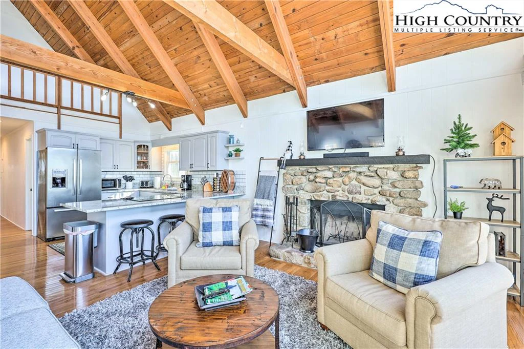 Image number 1 for the current listing