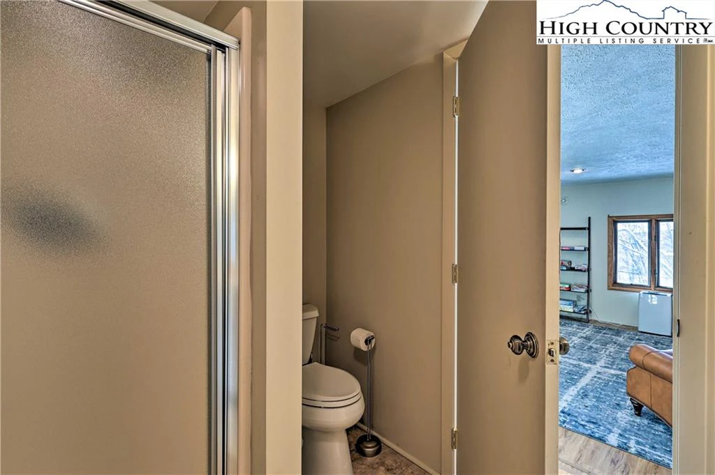 Image number 5 for the current listing