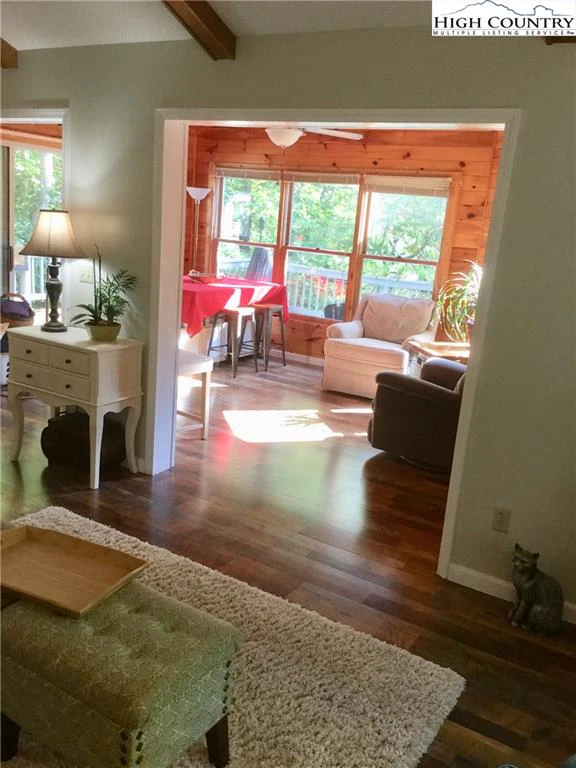 Image number 21 for the current listing