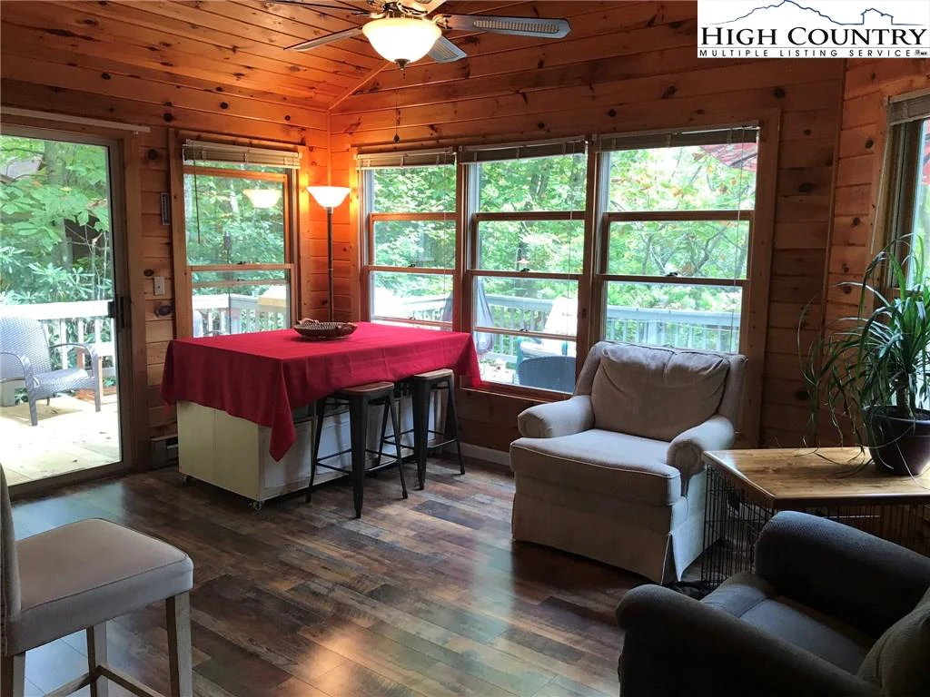 Image number 20 for the current listing