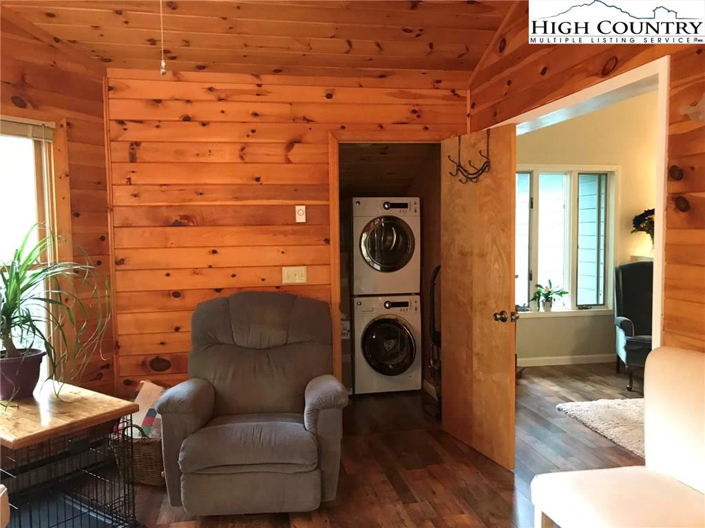 Image number 18 for the current listing