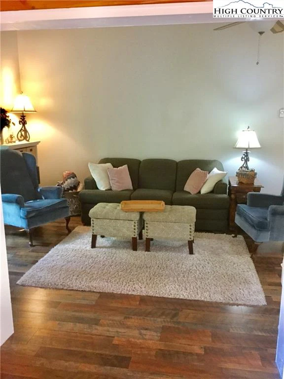Image number 14 for the current listing