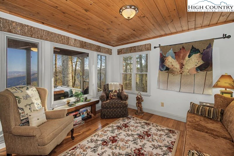 Image number 20 for the current listing