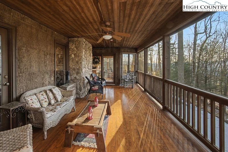 Image number 21 for the current listing
