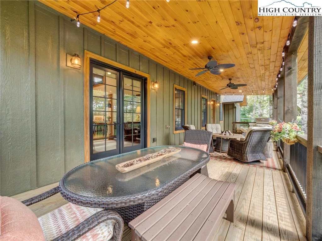 Image number 21 for the current listing