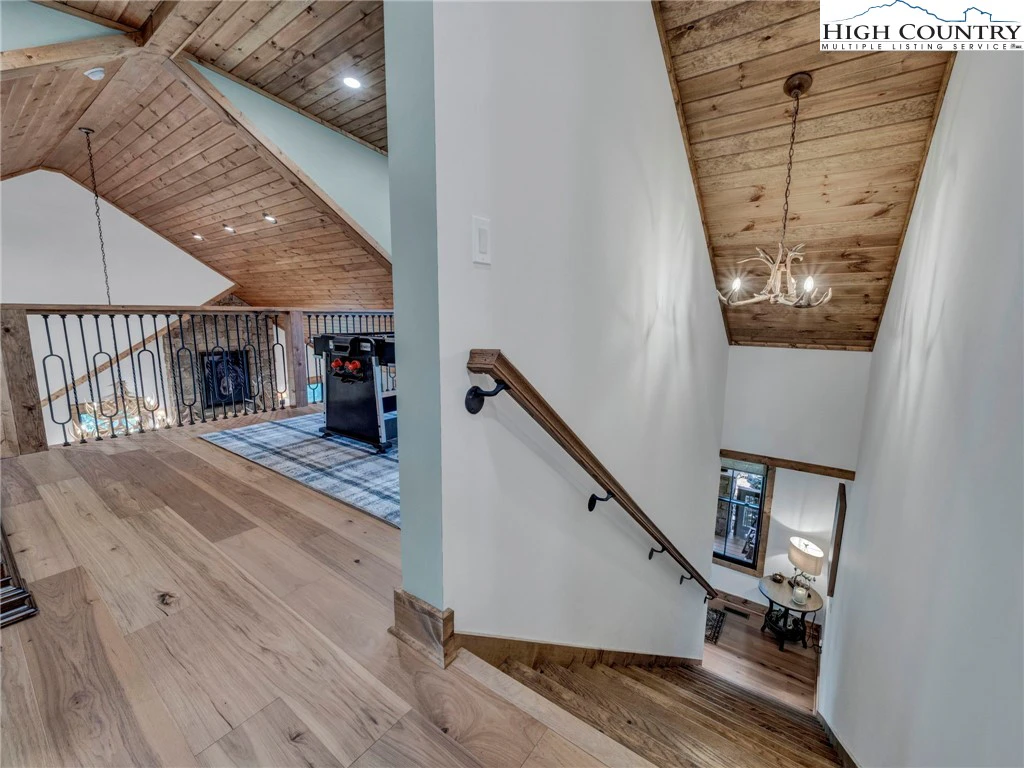 Image number 7 for the current listing