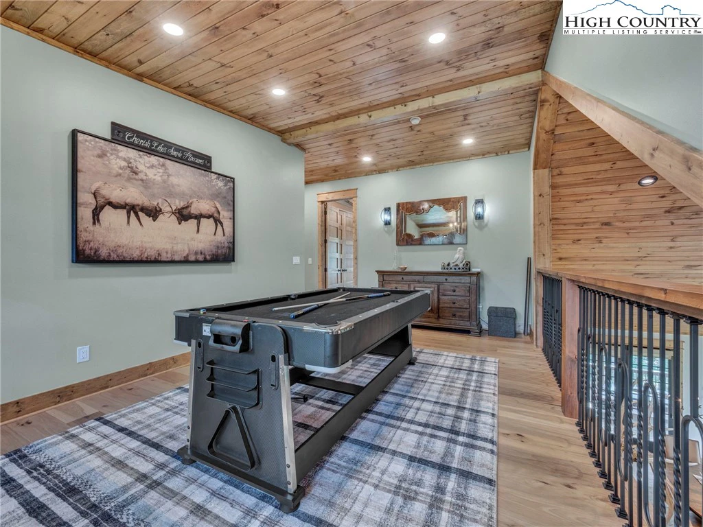 Image number 8 for the current listing