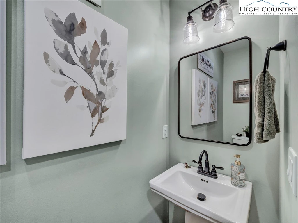 Image number 5 for the current listing