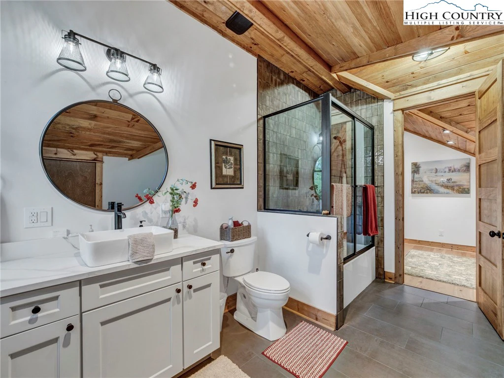 Image number 13 for the current listing