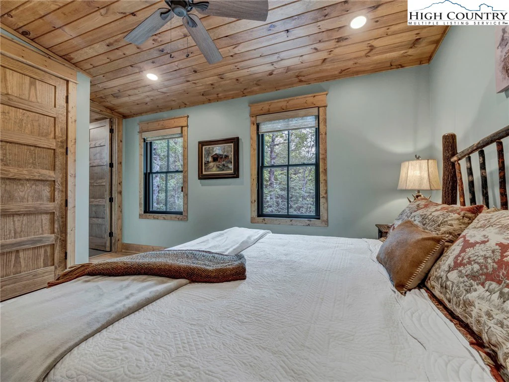 Image number 16 for the current listing