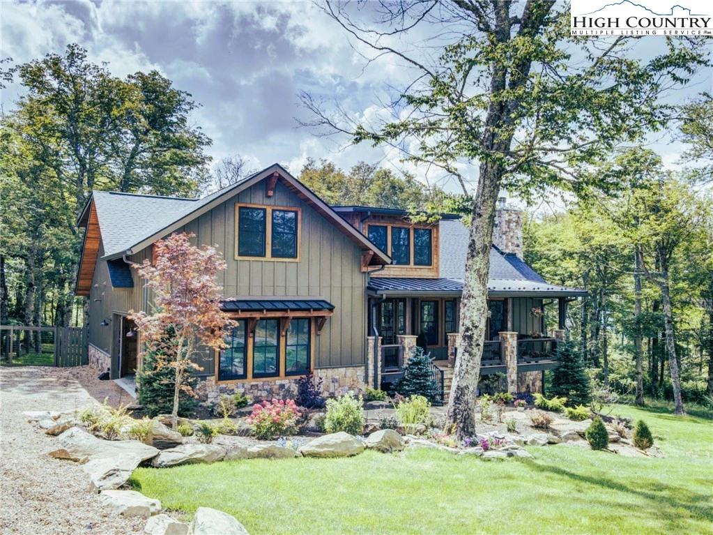 Image number 1 for the current listing