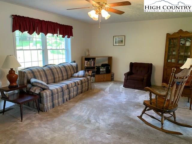 Image number 3 for the current listing