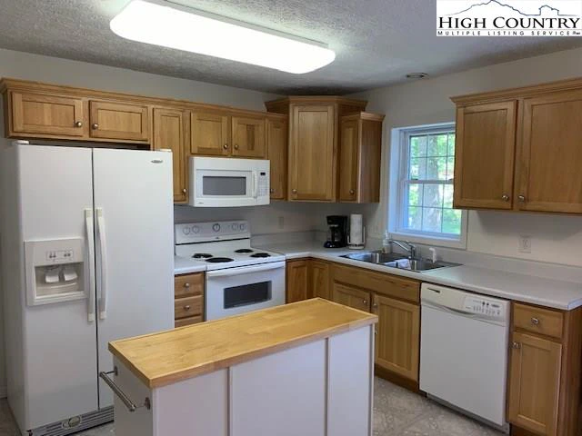 Image number 4 for the current listing