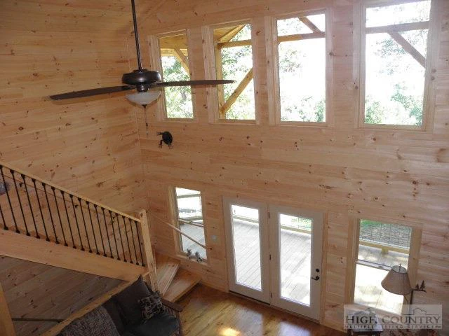 Image number 11 for the current listing