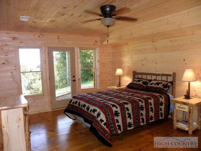 Image number 10 for the current listing