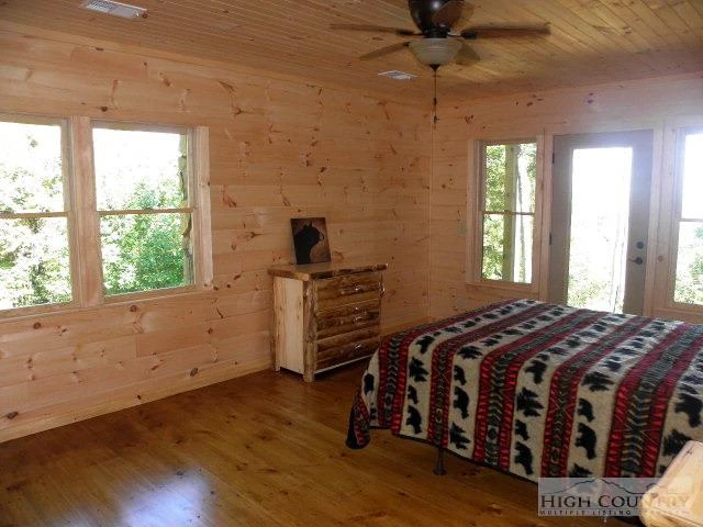 Image number 2 for the current listing