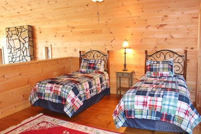 Image number 14 for the current listing