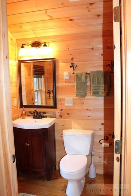 Image number 2 for the current listing