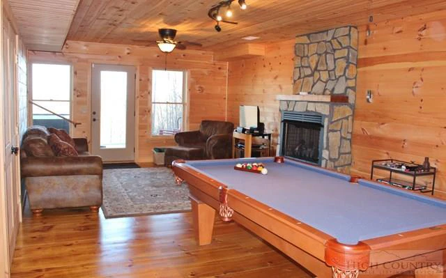 Image number 13 for the current listing