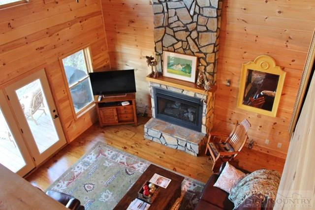Image number 21 for the current listing
