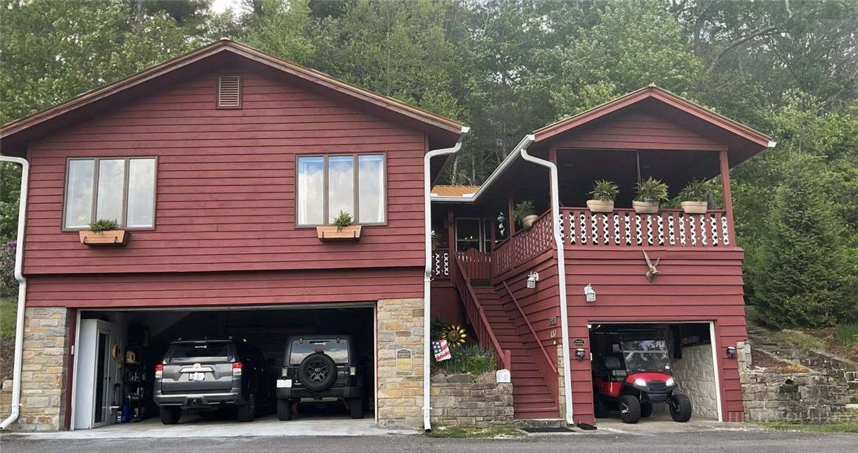 Image number 1 for the current listing