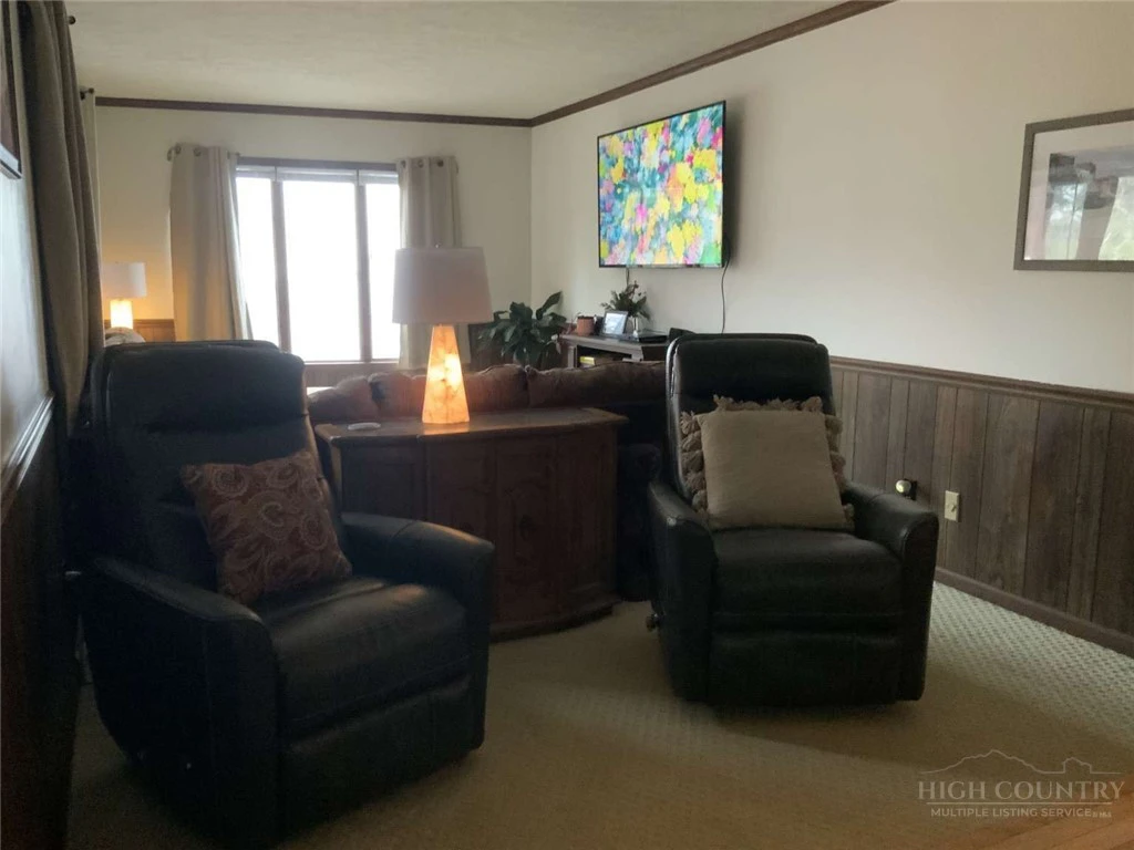 Image number 18 for the current listing