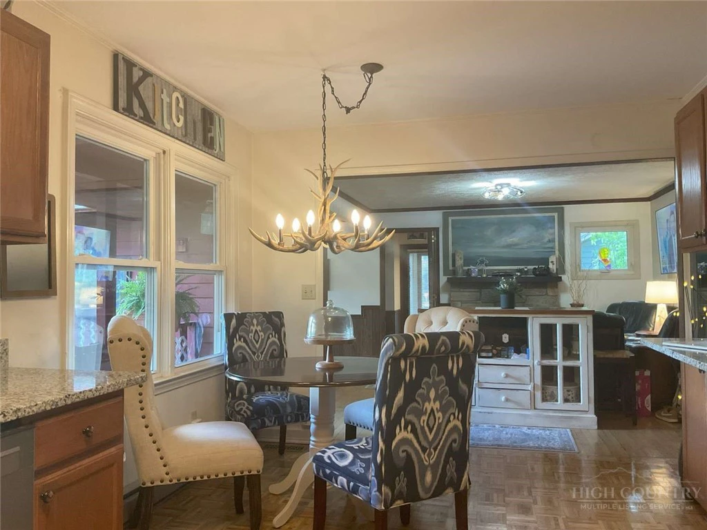 Image number 15 for the current listing