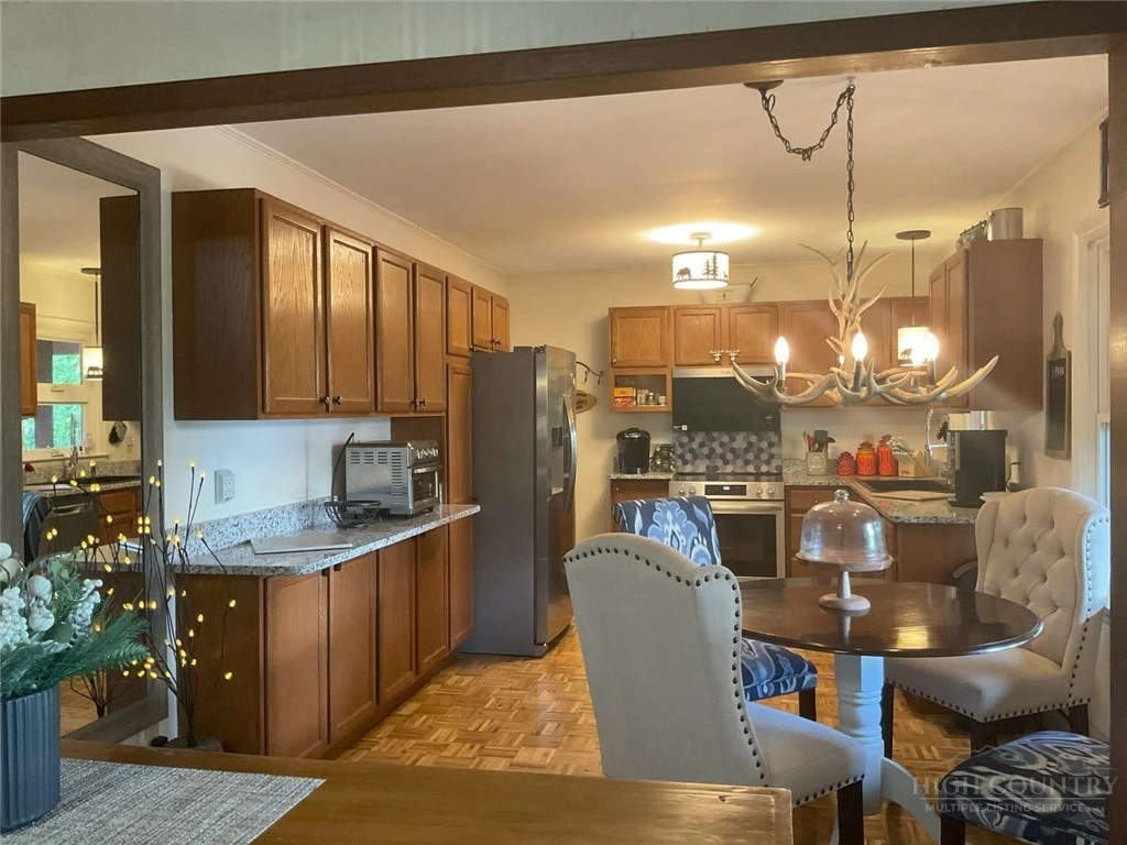Image number 2 for the current listing