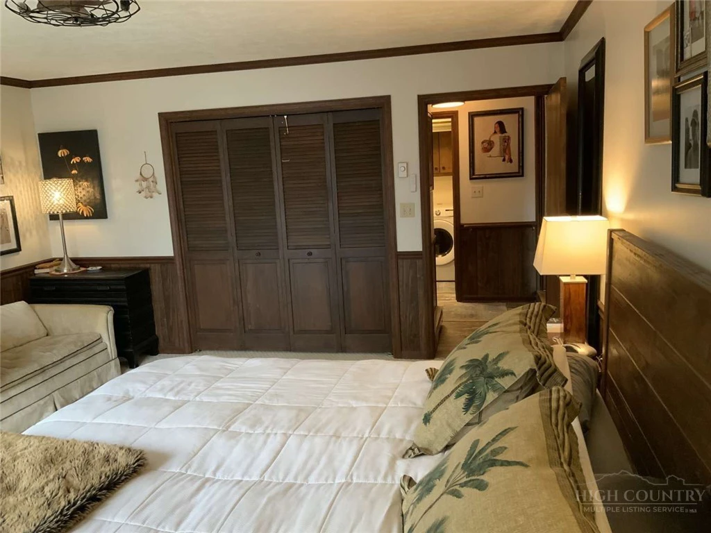 Image number 11 for the current listing