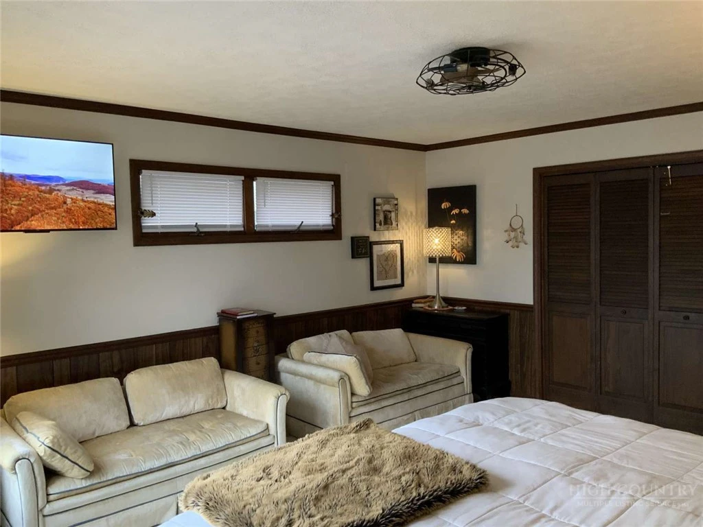Image number 10 for the current listing