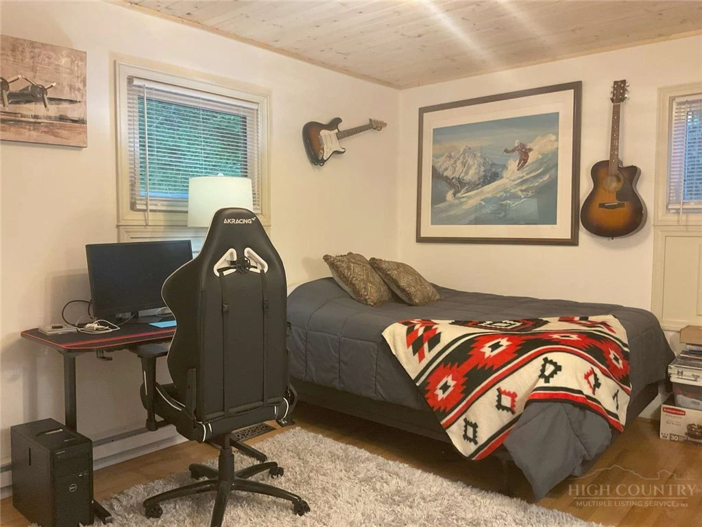 Image number 6 for the current listing